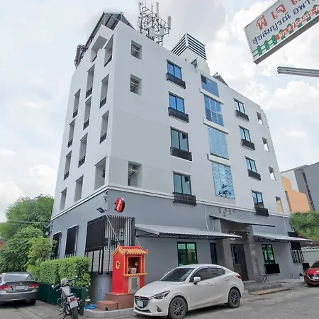 Oyo 818 Suksomboon Residence
